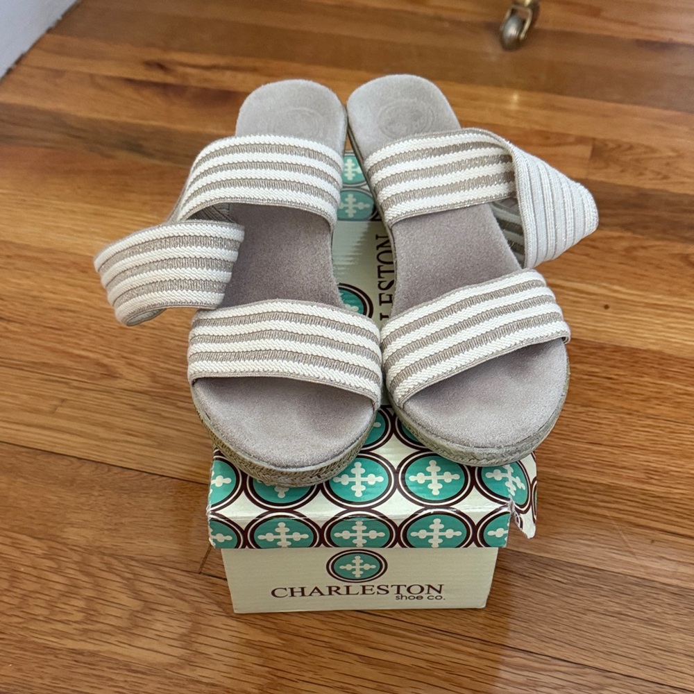 Charleston Shoe Co. Size 7 Carolina in Processco